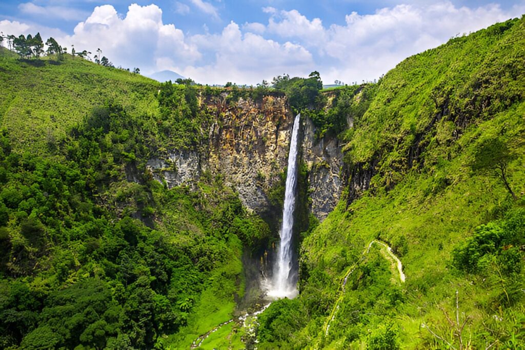 Sipiso-Piso Sipiso piso waterfall